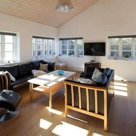 Norman - 150m From The Sea By Interhome